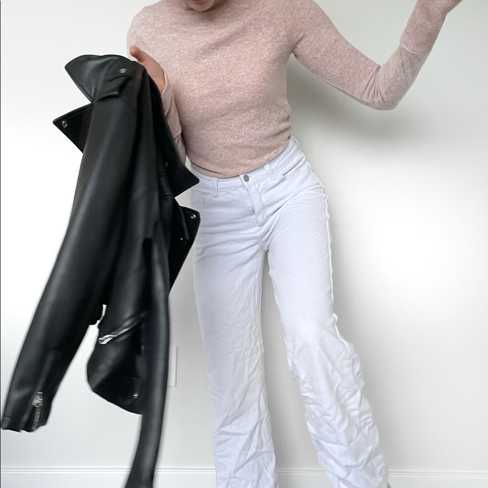 Turtle neck light pink sweater 🌸